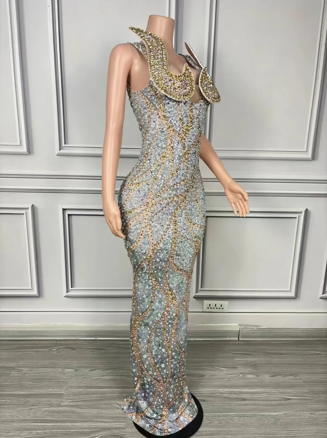Luxury Crystals Diamonds Slit Elegant Sheath Dress